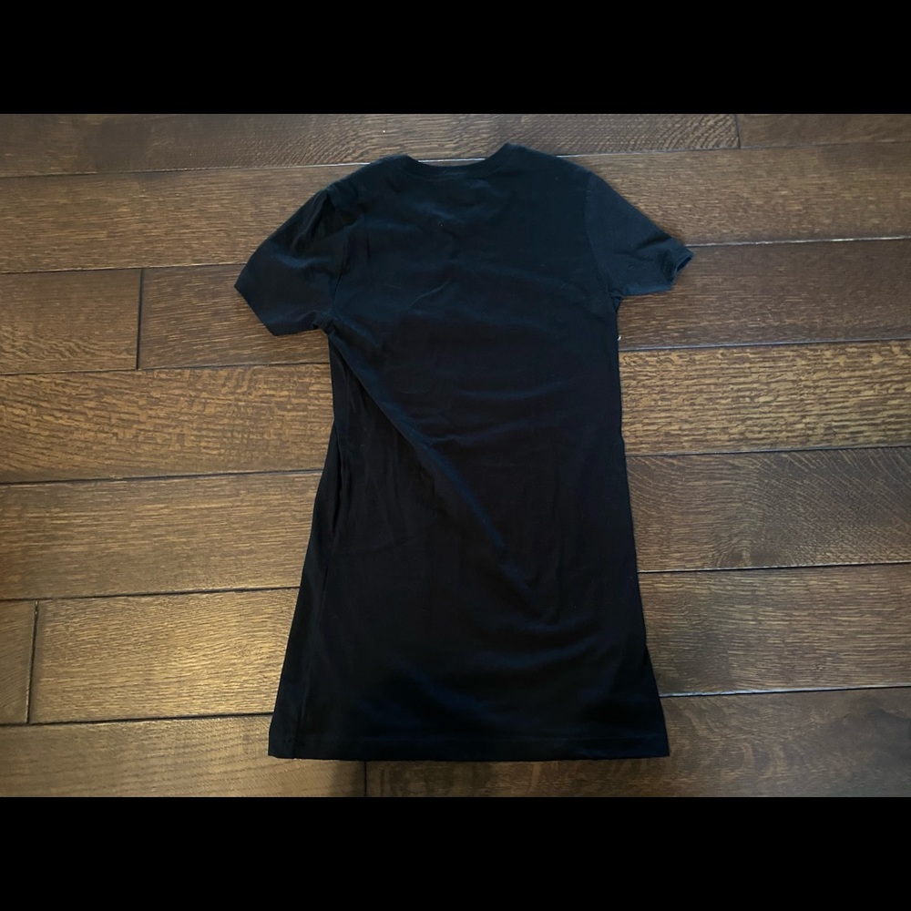 Friends Tee - Picture 2 of 3